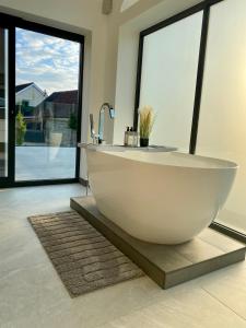 Stunning modern homein beautiful grounds.