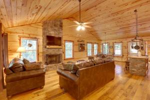 Romantic Mountain View Cabin Rental Near Downtown!