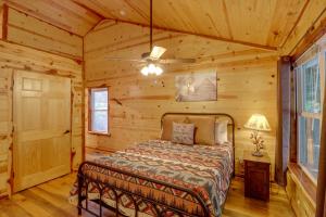 Romantic Mountain View Cabin Rental Near Downtown!
