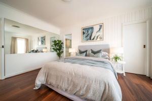 La Brisa Waterfront Family Home Beach WiFi