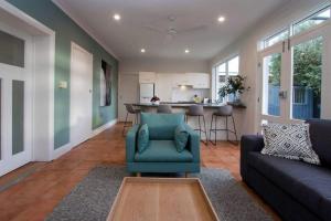 Morris and Eaton Cottages - 3BR WiFi Parking