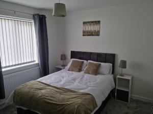 5 bedroom house - Cheshire Oaks
