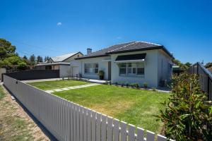 Seaside on Swan Laneway Retreat