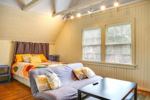 Houston Studio Backyard Access, 5 Mi to Dtwn