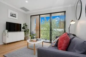 The West on Daphne Kurralta Park - Plympton