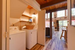 Furnished Deck High Sierra Cabin in Twain Harte!