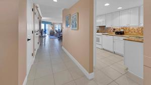 Inlet Reef 215 Spacious condo with complimentary seasonal beach service and great water views