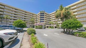 Inlet Reef 215 Spacious condo with complimentary seasonal beach service and great water views