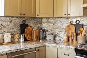 The Skyline Retreat - pool & spa