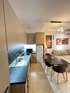 DeLux Apartment (by Mishel)