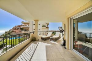 OASIS BEACH MASCARAT