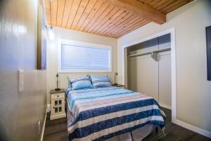 Cozy 3B with Yard 2 min to Downtown