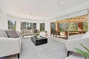 Home Among the Gum Trees - Lovedale. Central to wineries and wedding venues