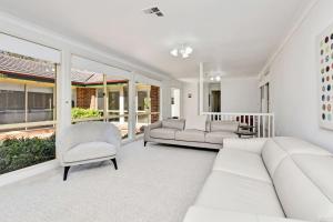 Home Among the Gum Trees - Lovedale. Central to wineries and wedding venues