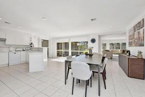 Home Among the Gum Trees - Lovedale. Central to wineries and wedding venues