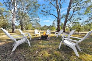 Home Among the Gum Trees - Lovedale. Central to wineries and wedding venues