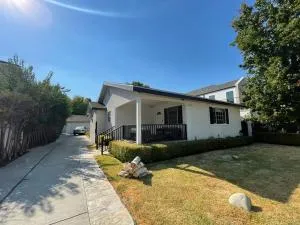 Charming Bright Traditional Home in Sherman Oaks - 西诺