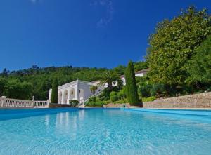 Appartements LUXUEUX APPARTEMENT AVEC PISCINE VUE FEERIQUE SUR LA BAIE DE CANNES CALME : photos des chambres