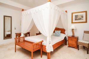 Schooner Bay 112 by Blue Sky Luxury