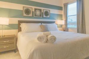 Summer Fun - Waterfront 8BR Home with Private Pool!