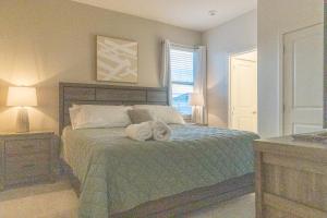 Summer Fun - Waterfront 8BR Home with Private Pool!