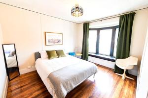 Luxe Mid-Century Styled Townhouse #3631