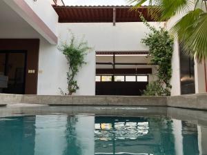 Alberca privada y futbolito incluido