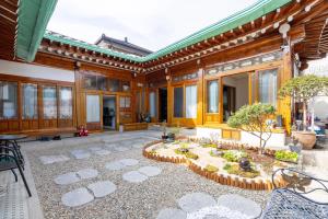 Leedo Hanok