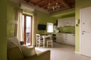 Cozy 1-Bedroom Apartment with Balcony in Florence Historic Center
