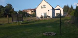 Domki Ostoja I nad Jeziorem z Kominkiem i Łódką