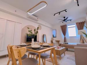 Cozy & Homely Chambers KL@3 Mins Walking Distance to LRT & Monorail
