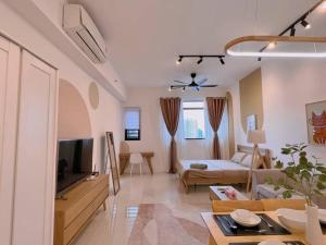 Cozy & Homely Chambers KL@3 Mins Walking Distance to LRT & Monorail
