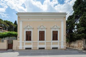 Antique Garden Villa