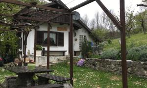 Vilijev Raj, a property with cottage in the countryside 