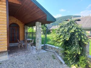 Садиба Федорчуків Гірська хатина 1