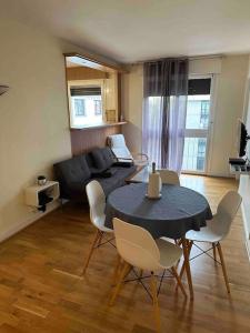 Appartements Nice 2 bedrooms near Paris & Airport private parking : photos des chambres