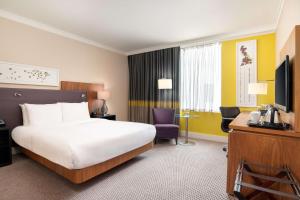 Queen Room - Mobility Access room in Hilton London Wembley