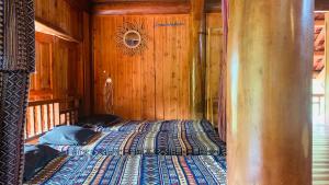 Giường Đơn trong Phòng ngủ tập thể (Single Bed in Dormitory Room)