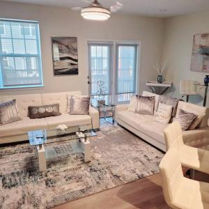 obrázek - Modern & Luxurious 3 Bdrm 2.5 Bath Townhome