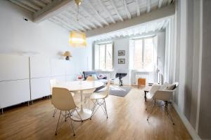 Tango Luxury Suite in Center Town