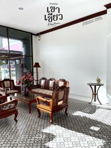 KHAO KIEOW Hotel โรงแรมเขาเขียว