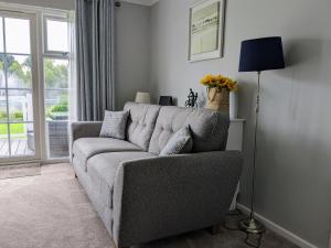 Lovely Lakeside lodge for families and friends