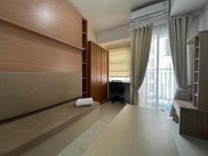FREE WIFI, NETFLIX, SMART TV, MINERAL WATER, AMENITIES - Studio with Foldable Wall Bed at Serpong Garden Apt