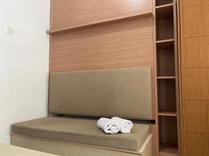 FREE WIFI, NETFLIX, SMART TV, MINERAL WATER, AMENITIES - Studio with Foldable Wall Bed at Serpong Garden Apt