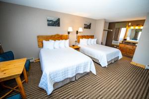 Queen Room with Two Queen Beds - Non-Pet Friendly room in Hotel Estes