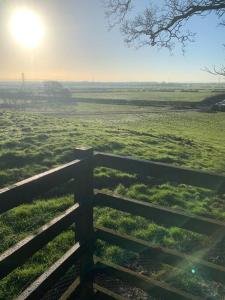 Newton Hall Farm cottage, hot tub garden views Nr Lytham Ribby