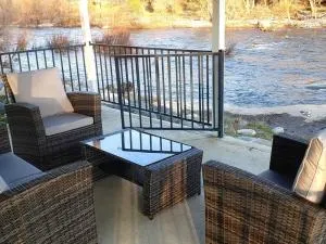 Oasis Riverfront House -10 min to Sequoia - Three Rivers