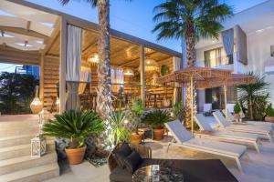 Pefki Deluxe Residences