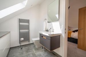 Pendle View Sleeps 8 with Hot Tub