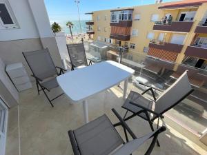 Vistas al mar a 10 metros de la Playa de Regla PARKING GRATIS